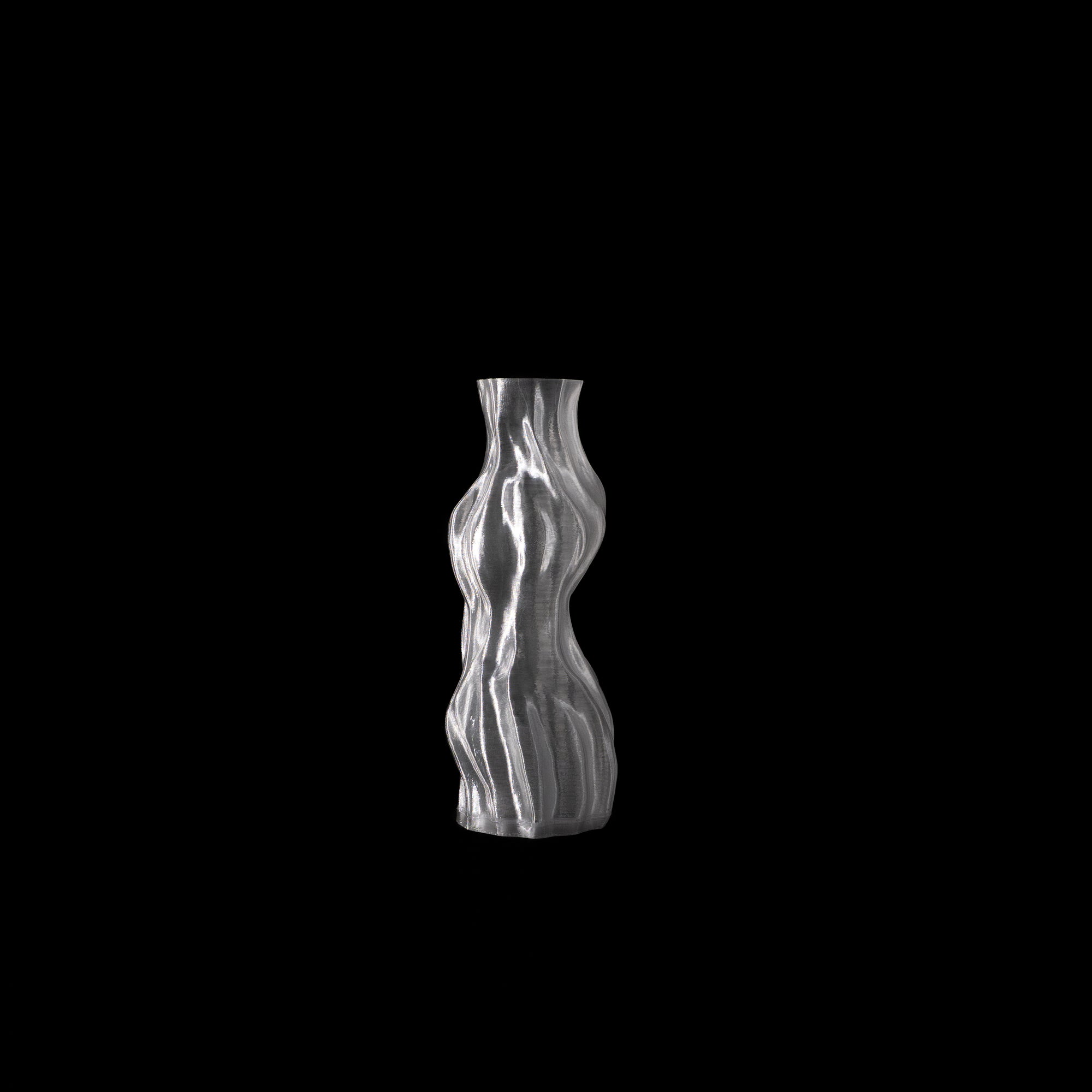 Vase étanche Aria transparent vu de côté sur fond noir de S7DE STUDIO