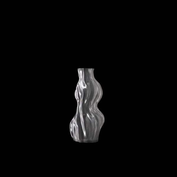 Vase Aria transparent en PETG, photographié en studio sur fond noir